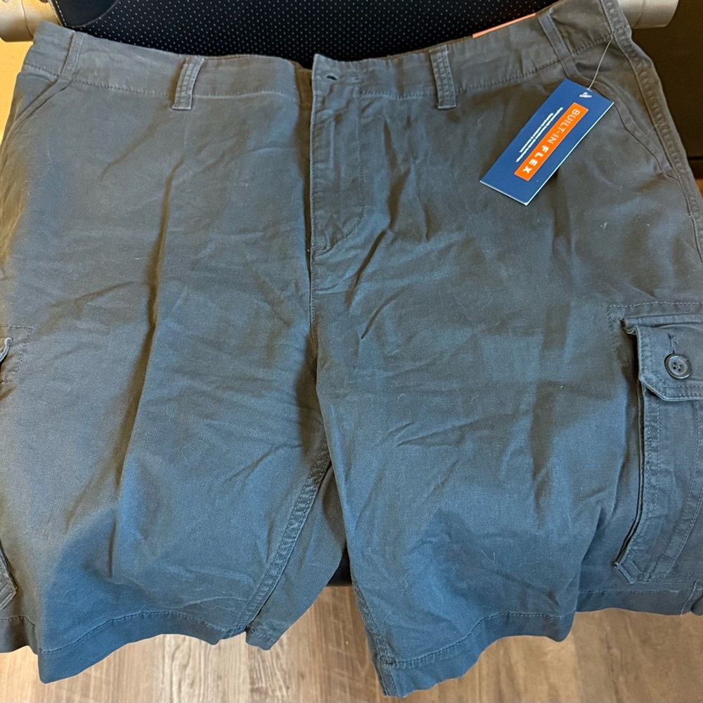 Old Navy Men's Blue Cargo Shorts- size 40
